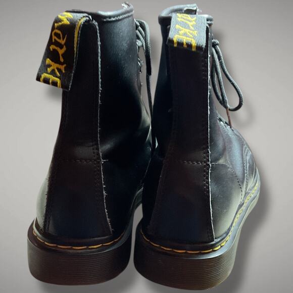 Men's 10.5 DR. MARTENS Smooth Black Leather Lace Up Boots In Excellent Condition - Picture 9 of 14